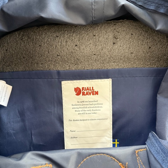 FJALLRAVEN KANKEN Laptop Navy with Gold Logo Backpack - Picture 3 of 9